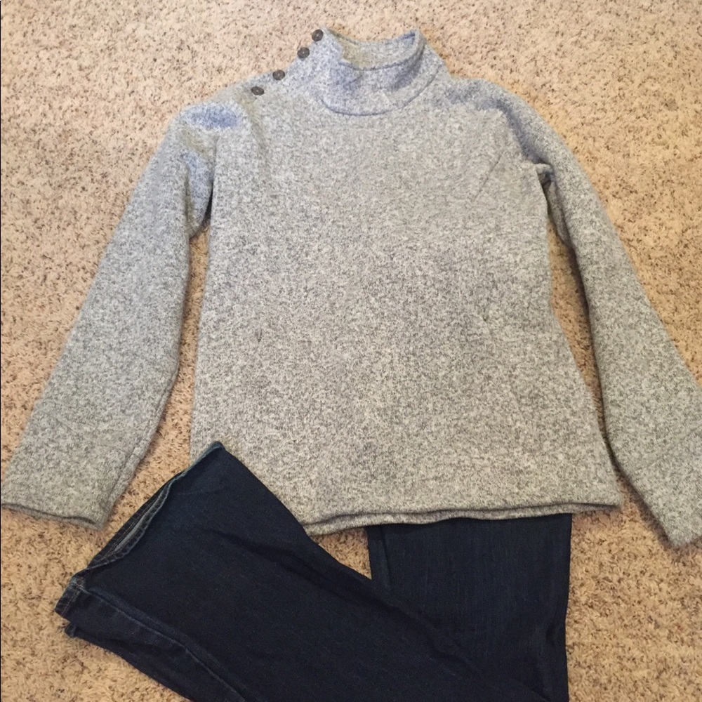 Comfy Warm Fleece Pullover!!